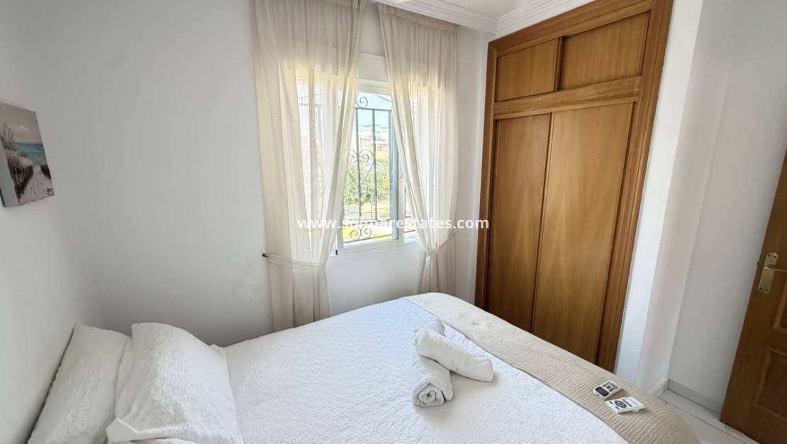 5 quarto Moradia para venda em Villamartin com piscina - 475 000 € (Ref: 10086726)