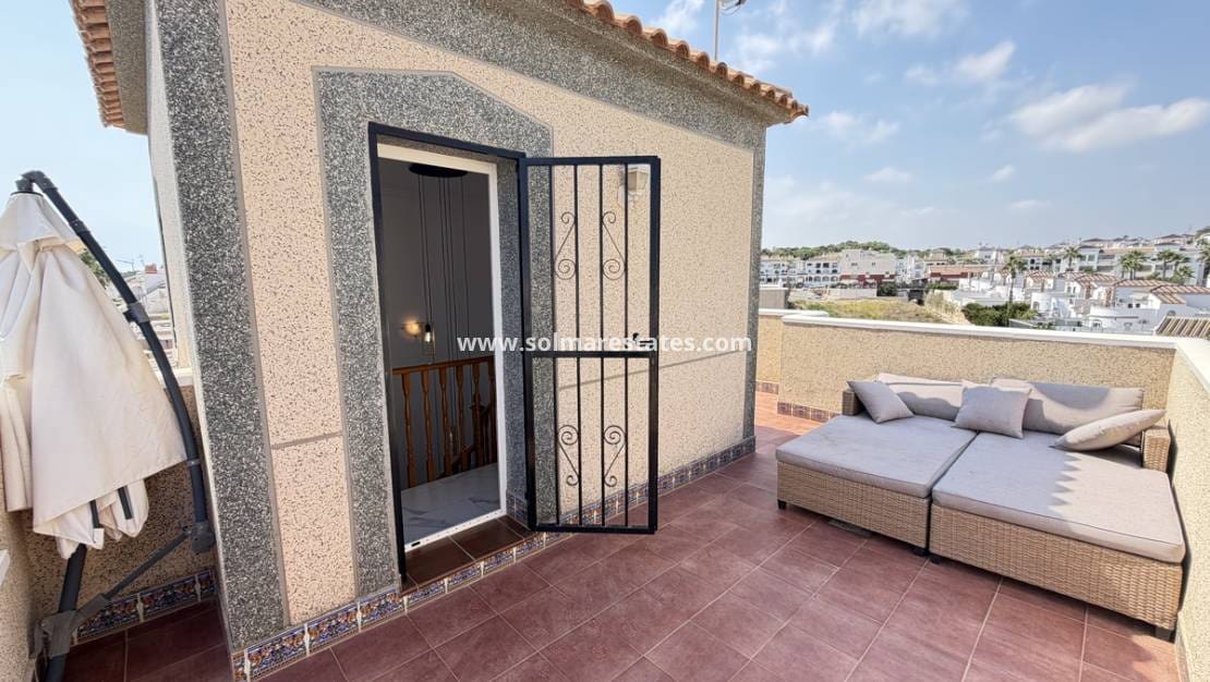 5 quarto Moradia para venda em Villamartin com piscina - 475 000 € (Ref: 10086726)