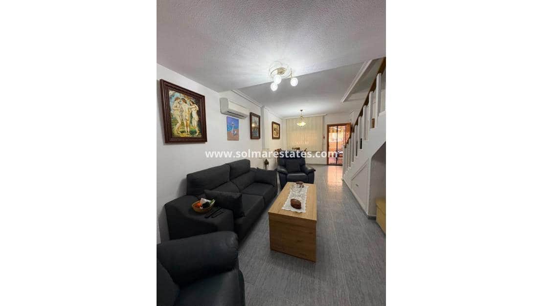 3 soveværelse Byhus til salg i Playa Flamenca med swimmingpool - € 200.000 (Ref: 10093708)