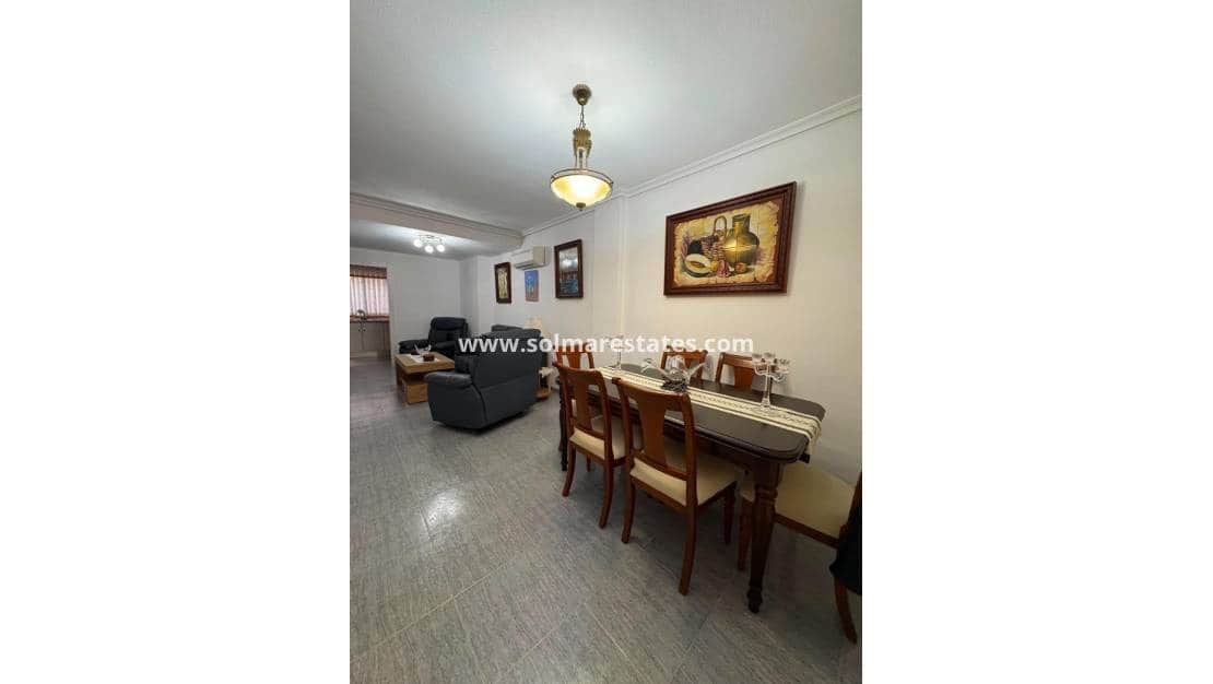 3 soveværelse Byhus til salg i Playa Flamenca med swimmingpool - € 200.000 (Ref: 10093708)
