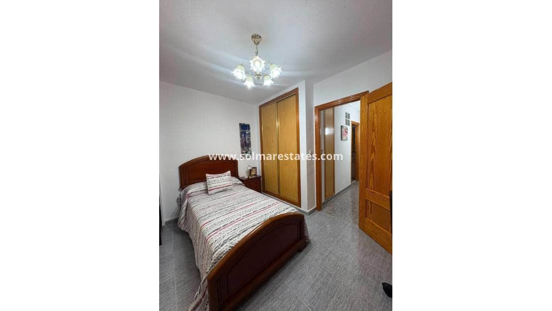 3 soveværelse Byhus til salg i Playa Flamenca med swimmingpool - € 200.000 (Ref: 10093708)