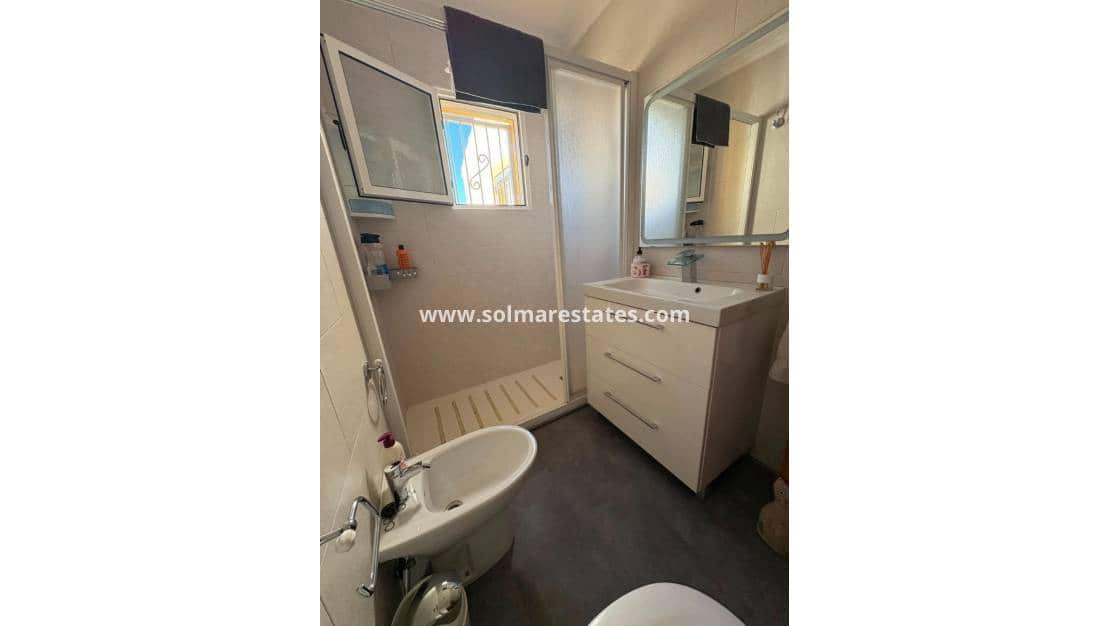 3 soveværelse Byhus til salg i Playa Flamenca med swimmingpool - € 200.000 (Ref: 10093708)