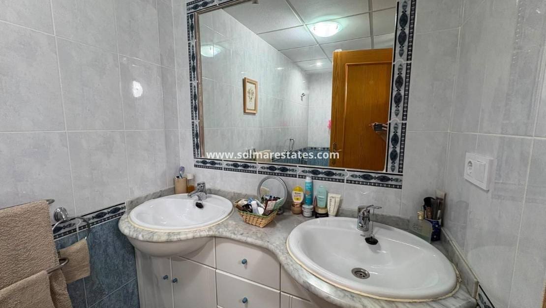 3 soveværelse Byhus til salg i Playa Flamenca med swimmingpool - € 200.000 (Ref: 10093708)