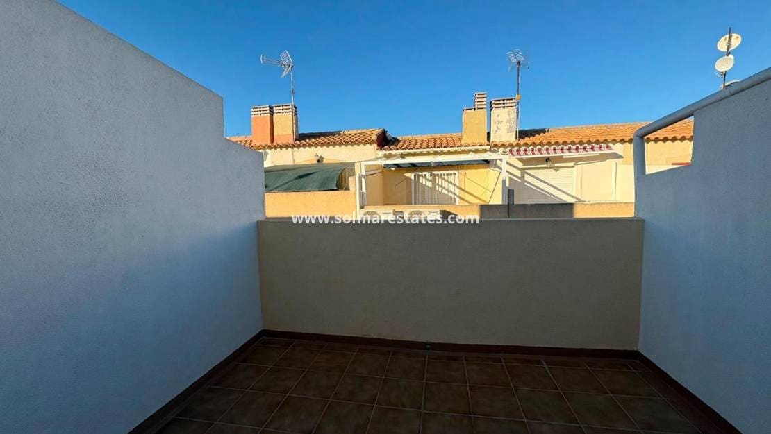 3 soveværelse Byhus til salg i Playa Flamenca med swimmingpool - € 200.000 (Ref: 10093708)