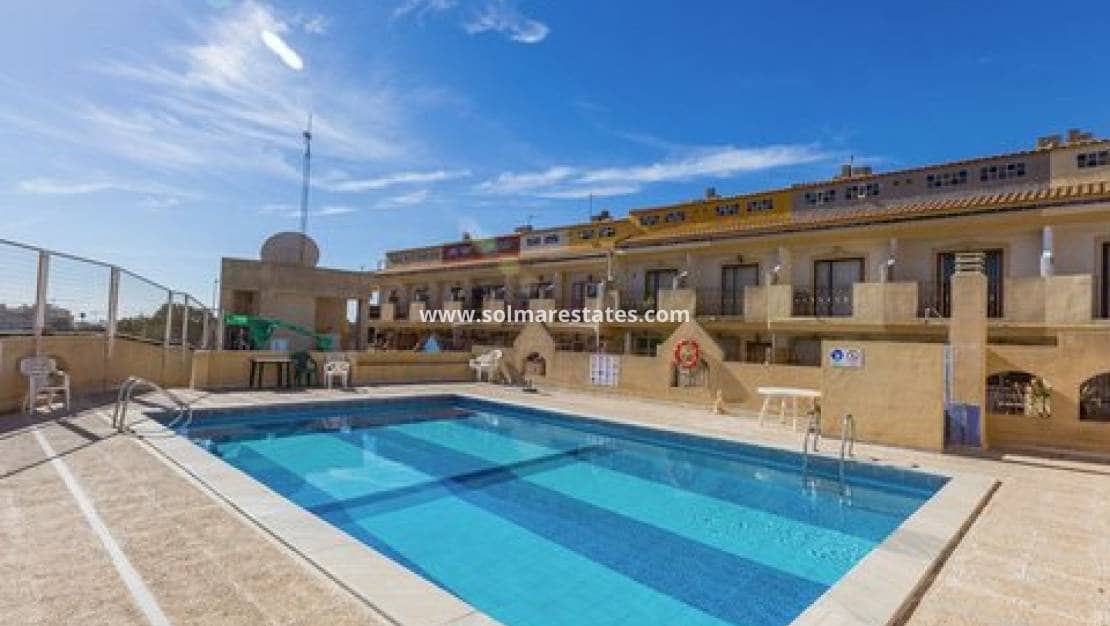 3 quarto Casa em Banda para venda em Playa Flamenca com piscina - 200 000 € (Ref: 10093708)