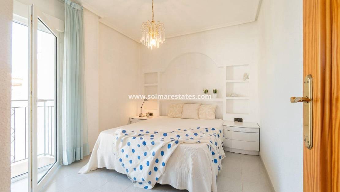 2 makuuhuone Huoneisto myytävänä paikassa Playa Flamenca mukana uima-altaan - 239 000 € (Ref: 10095464)