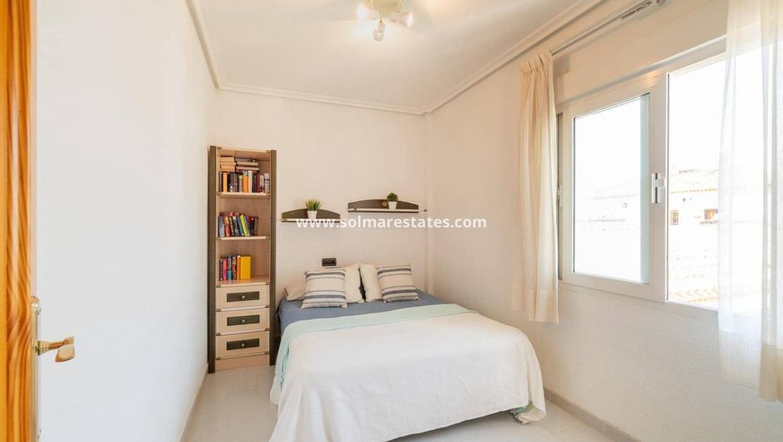 2 makuuhuone Huoneisto myytävänä paikassa Playa Flamenca mukana uima-altaan - 239 000 € (Ref: 10095464)
