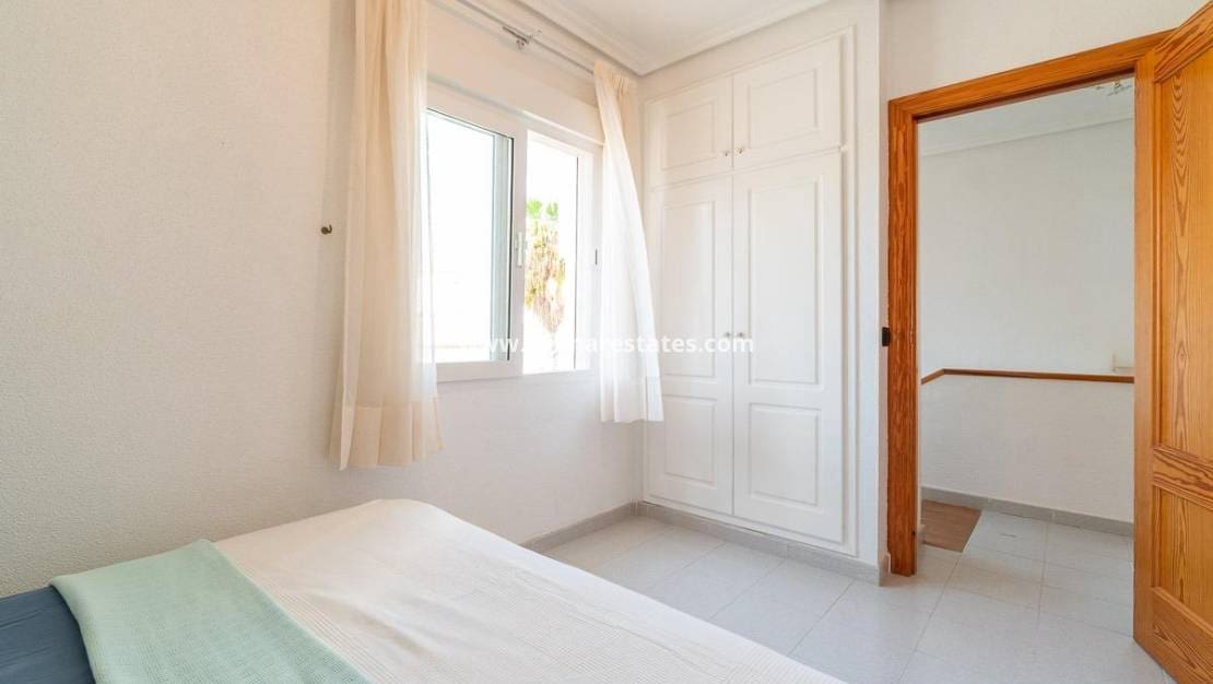 2 makuuhuone Huoneisto myytävänä paikassa Playa Flamenca mukana uima-altaan - 239 000 € (Ref: 10095464)
