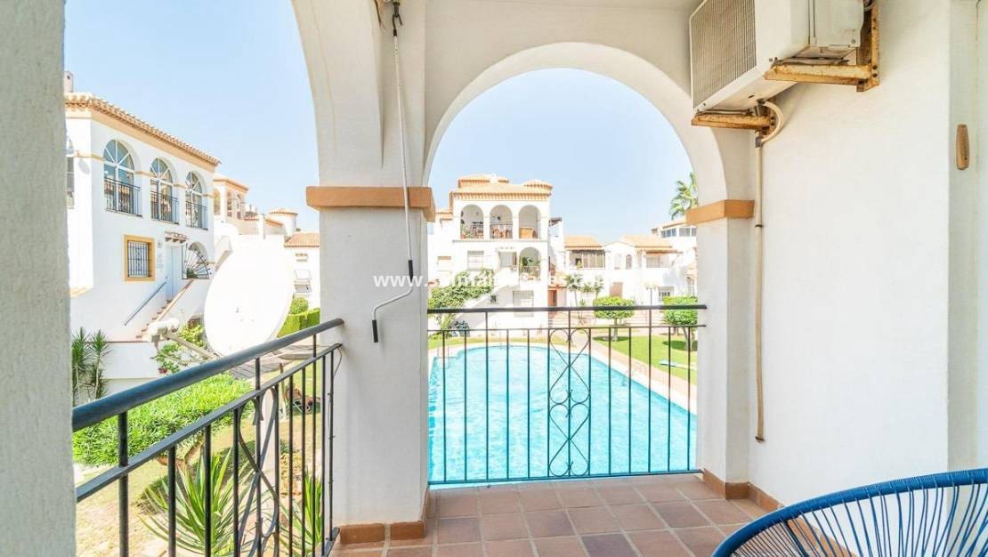 2 makuuhuone Huoneisto myytävänä paikassa Playa Flamenca mukana uima-altaan - 239 000 € (Ref: 10095464)