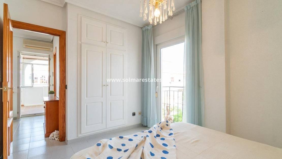 2 makuuhuone Huoneisto myytävänä paikassa Playa Flamenca mukana uima-altaan - 239 000 € (Ref: 10095464)