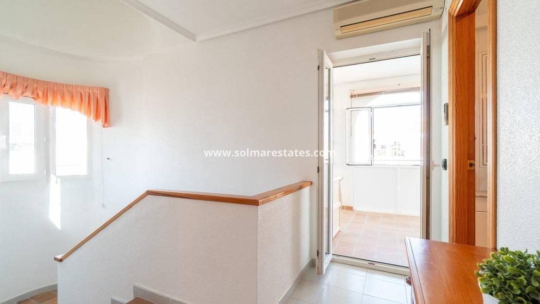 2 makuuhuone Huoneisto myytävänä paikassa Playa Flamenca mukana uima-altaan - 239 000 € (Ref: 10095464)