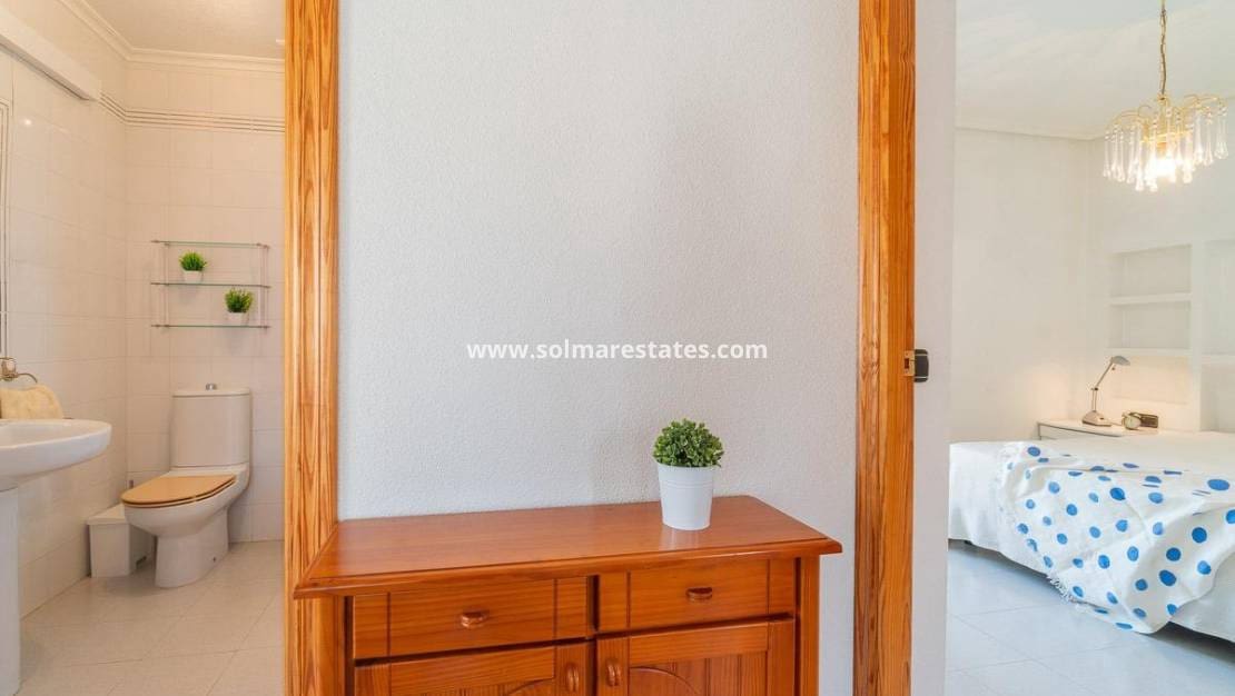2 makuuhuone Huoneisto myytävänä paikassa Playa Flamenca mukana uima-altaan - 239 000 € (Ref: 10095464)