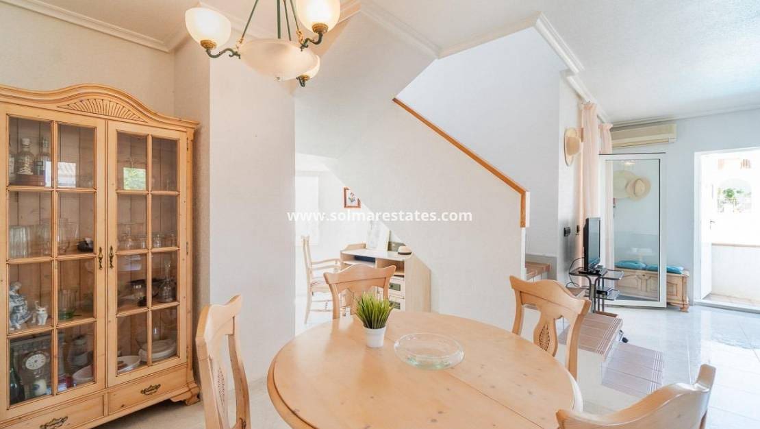 2 makuuhuone Huoneisto myytävänä paikassa Playa Flamenca mukana uima-altaan - 239 000 € (Ref: 10095464)