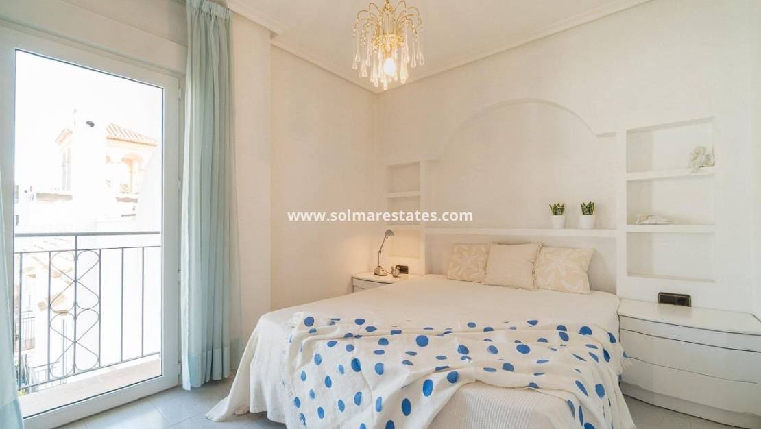 2 makuuhuone Huoneisto myytävänä paikassa Playa Flamenca mukana uima-altaan - 239 000 € (Ref: 10095464)