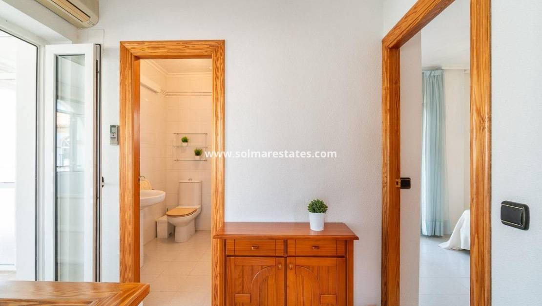 2 makuuhuone Huoneisto myytävänä paikassa Playa Flamenca mukana uima-altaan - 239 000 € (Ref: 10095464)