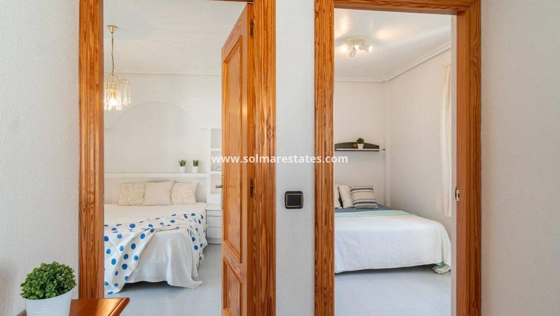 2 makuuhuone Huoneisto myytävänä paikassa Playa Flamenca mukana uima-altaan - 239 000 € (Ref: 10095464)
