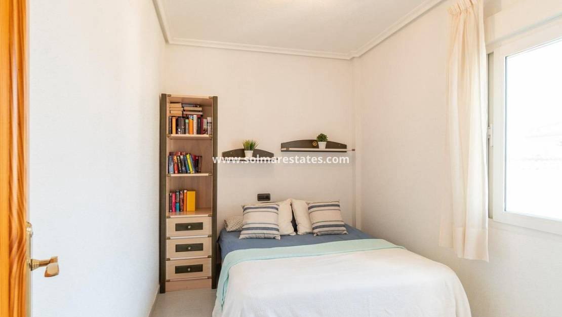2 makuuhuone Huoneisto myytävänä paikassa Playa Flamenca mukana uima-altaan - 239 000 € (Ref: 10095464)
