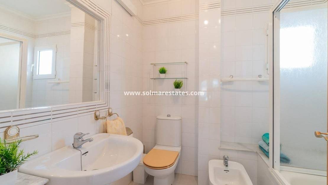 2 makuuhuone Huoneisto myytävänä paikassa Playa Flamenca mukana uima-altaan - 239 000 € (Ref: 10095464)