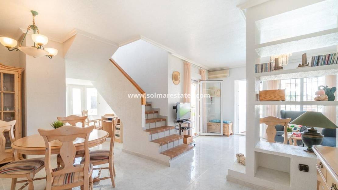 2 makuuhuone Huoneisto myytävänä paikassa Playa Flamenca mukana uima-altaan - 239 000 € (Ref: 10095464)
