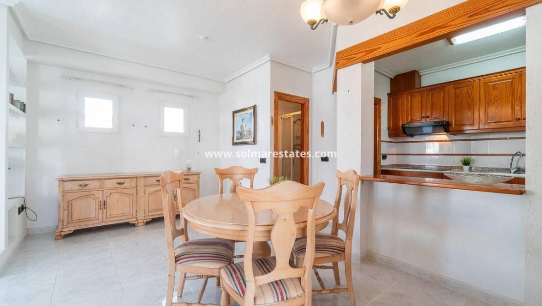 2 makuuhuone Huoneisto myytävänä paikassa Playa Flamenca mukana uima-altaan - 239 000 € (Ref: 10095464)
