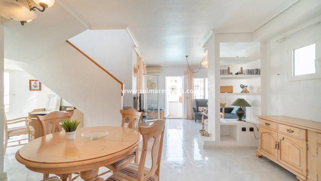 2 makuuhuone Huoneisto myytävänä paikassa Playa Flamenca mukana uima-altaan - 239 000 € (Ref: 10095464)