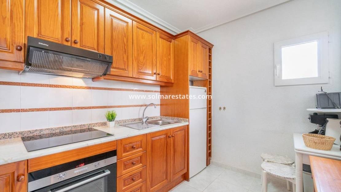 2 makuuhuone Huoneisto myytävänä paikassa Playa Flamenca mukana uima-altaan - 239 000 € (Ref: 10095464)