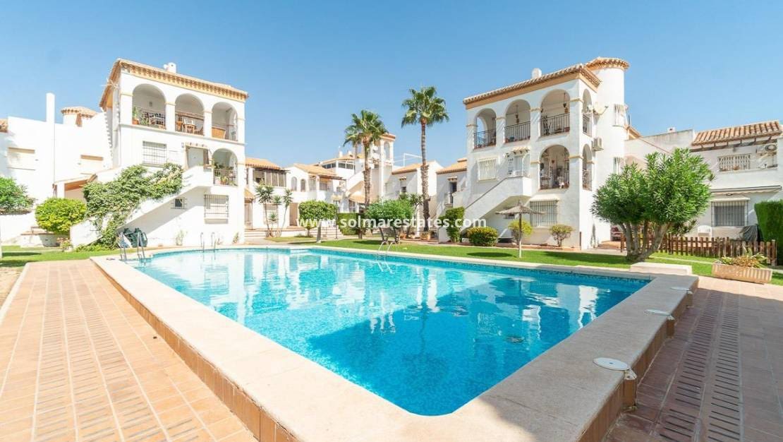 2 makuuhuone Huoneisto myytävänä paikassa Playa Flamenca mukana uima-altaan - 239 000 € (Ref: 10095464)