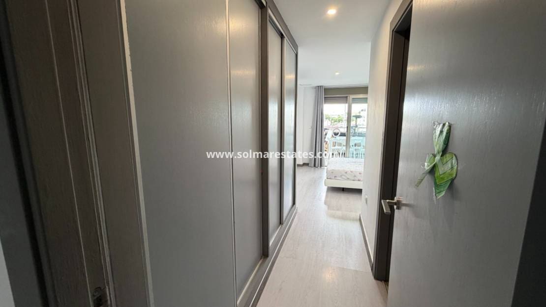 3 soveværelse Lejlighed til salg i Jacarilla med swimmingpool garage - € 165.000 (Ref: 10098614)