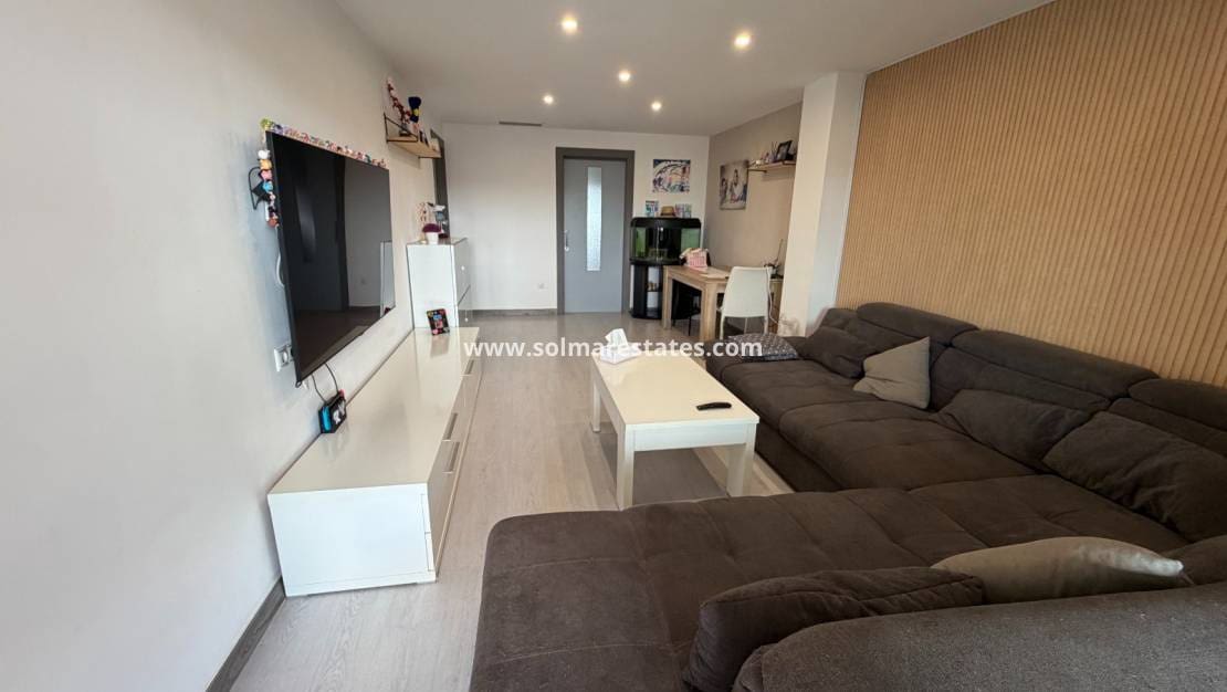3 soveværelse Lejlighed til salg i Jacarilla med swimmingpool garage - € 165.000 (Ref: 10098614)