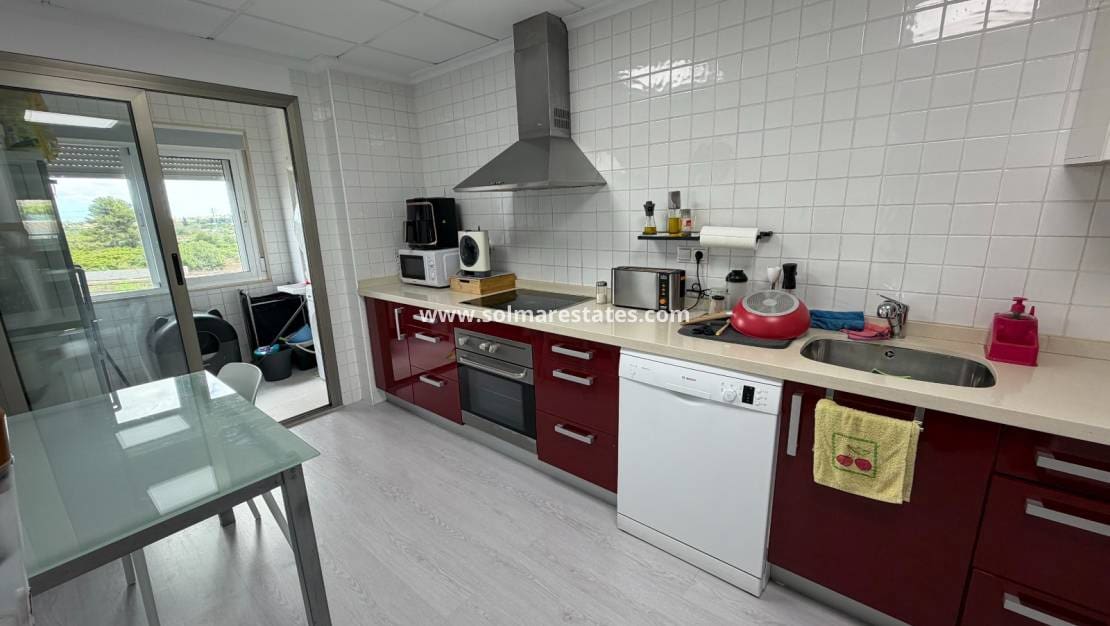 3 soveværelse Lejlighed til salg i Jacarilla med swimmingpool garage - € 165.000 (Ref: 10098614)