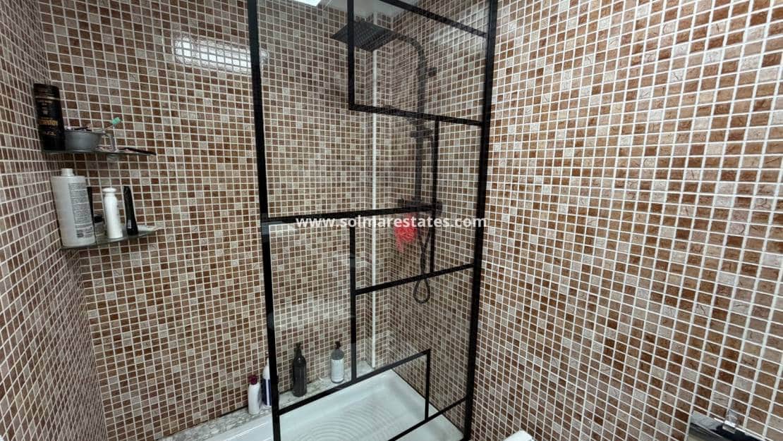 3 soveværelse Lejlighed til salg i Jacarilla med swimmingpool garage - € 165.000 (Ref: 10098614)