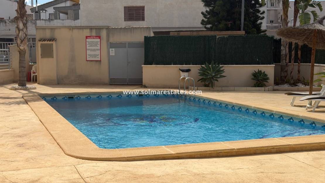 3 soveværelse Lejlighed til salg i Jacarilla med swimmingpool garage - € 165.000 (Ref: 10098614)