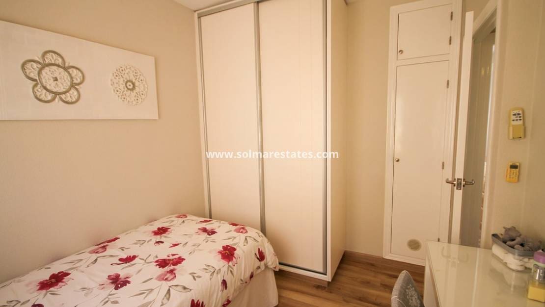 2 sypialnia Dom na sprzedaż w Orihuela Costa z basenem - 205 000 € (Ref: 10098615)