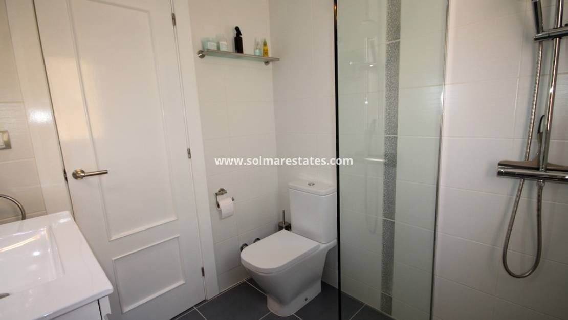 2 sypialnia Dom na sprzedaż w Orihuela Costa z basenem - 205 000 € (Ref: 10098615)