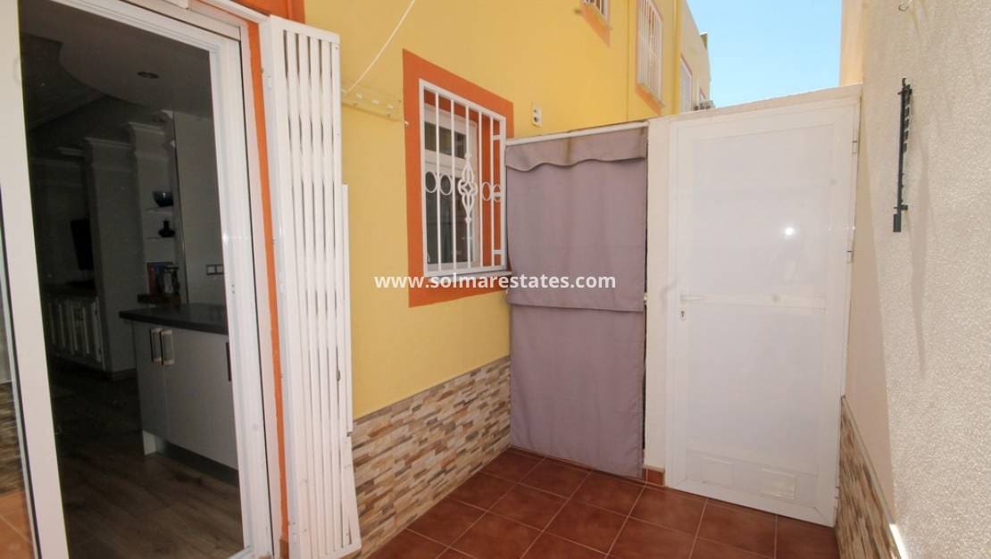 2 sypialnia Dom na sprzedaż w Orihuela Costa z basenem - 205 000 € (Ref: 10098615)