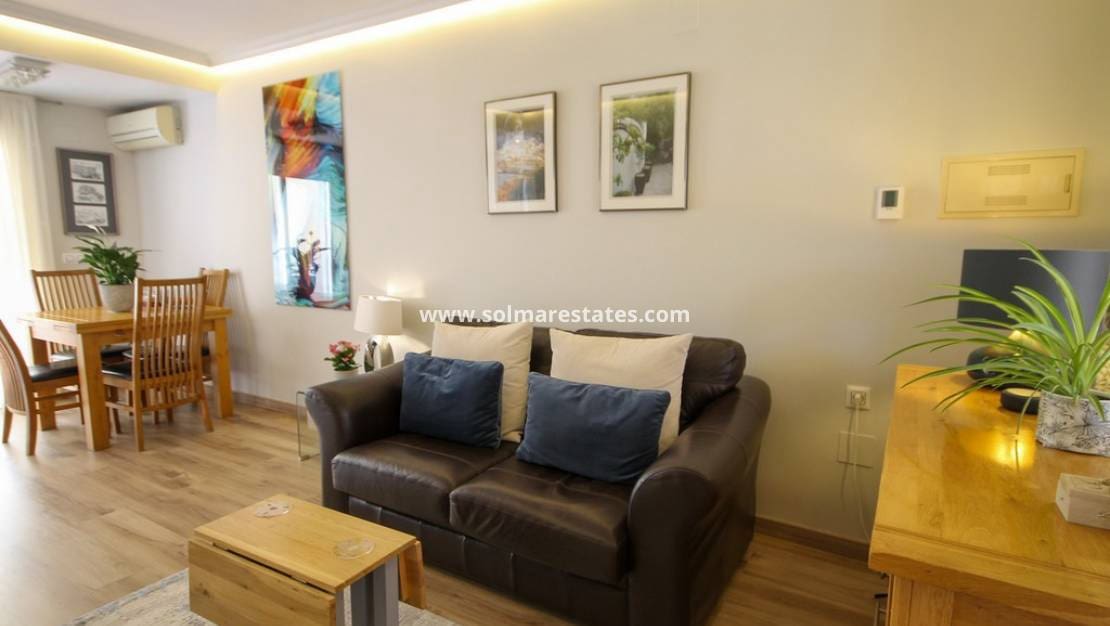 2 sypialnia Dom na sprzedaż w Orihuela Costa z basenem - 205 000 € (Ref: 10098615)