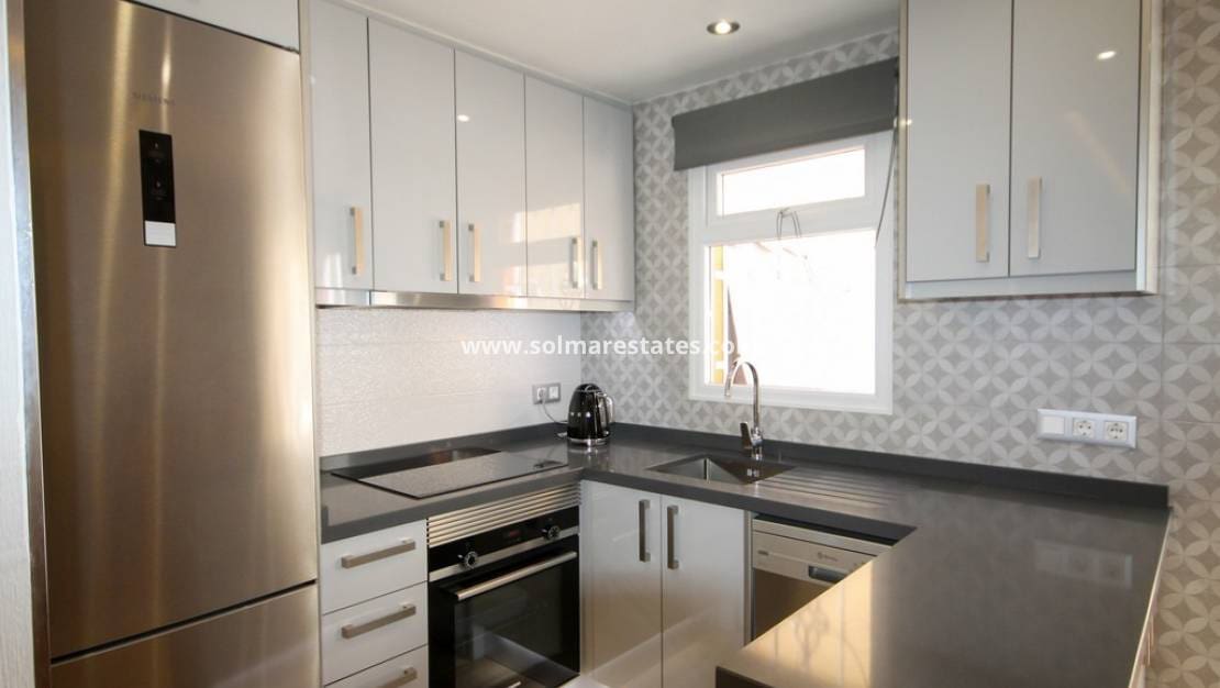 2 sypialnia Dom na sprzedaż w Orihuela Costa z basenem - 205 000 € (Ref: 10098615)