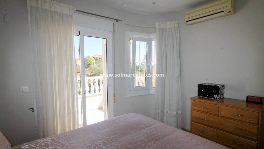 2 sypialnia Dom na sprzedaż w Orihuela Costa z basenem - 205 000 € (Ref: 10098615)