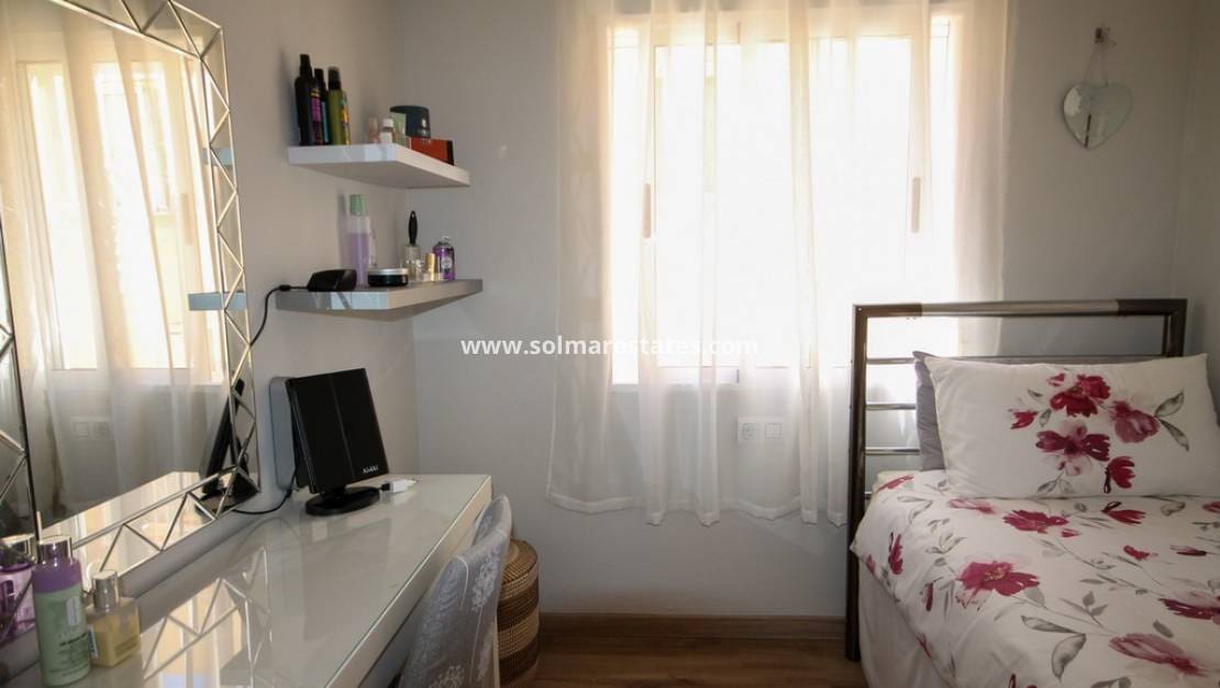 2 sypialnia Dom na sprzedaż w Orihuela Costa z basenem - 205 000 € (Ref: 10098615)