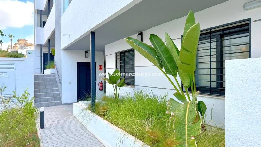 2 soveværelse Lejlighed til salg i Villamartin med swimmingpool garage - € 249.000 (Ref: 10098798)