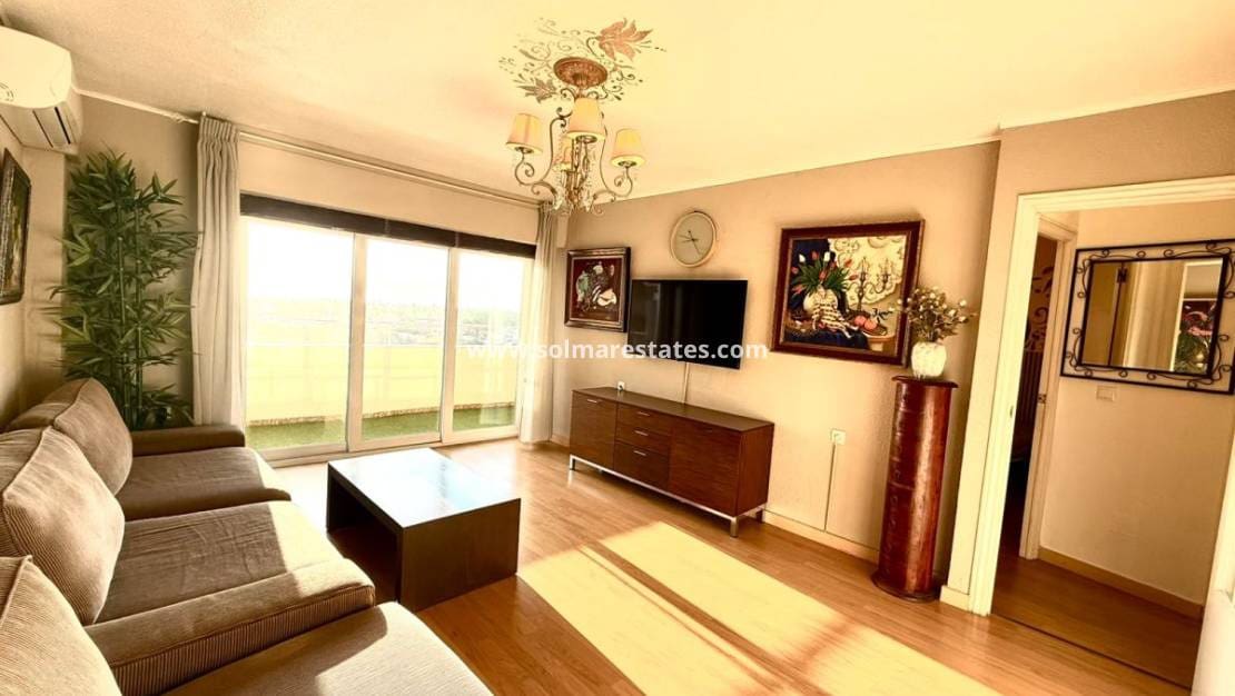 2 slaapkamer Appartement te koop in La Zenia met zwembad - € 215.000 (Ref: 10098800)