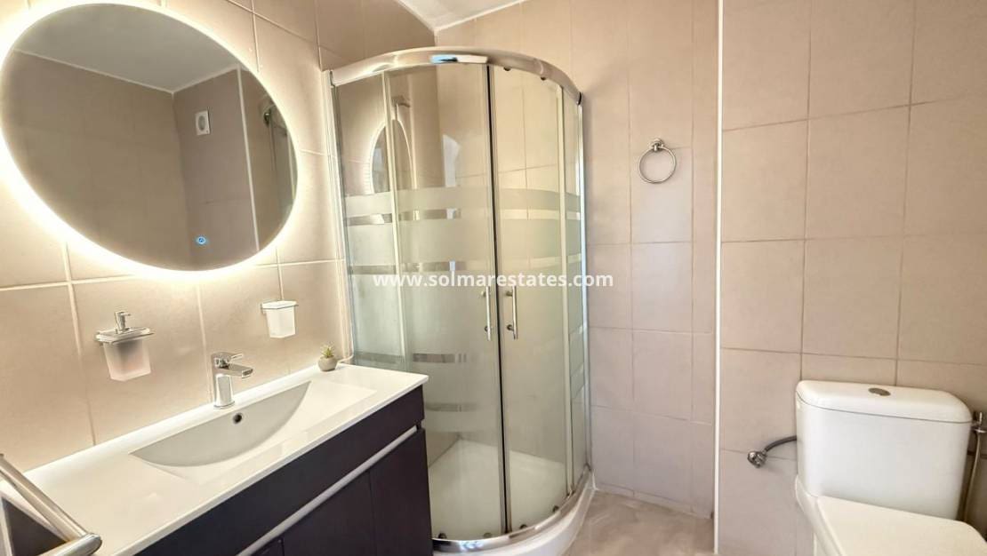 2 slaapkamer Appartement te koop in La Zenia met zwembad - € 215.000 (Ref: 10098800)