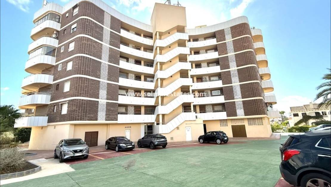 2 slaapkamer Appartement te koop in La Zenia met zwembad - € 215.000 (Ref: 10098800)