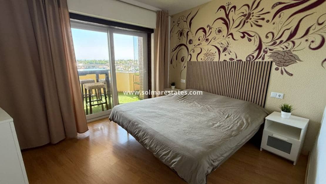 2 slaapkamer Appartement te koop in La Zenia met zwembad - € 215.000 (Ref: 10098800)
