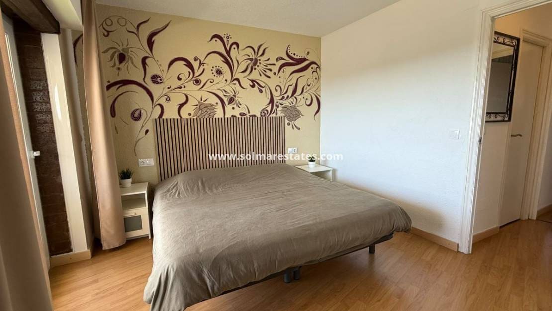 2 slaapkamer Appartement te koop in La Zenia met zwembad - € 215.000 (Ref: 10098800)