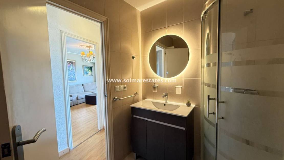2 slaapkamer Appartement te koop in La Zenia met zwembad - € 215.000 (Ref: 10098800)