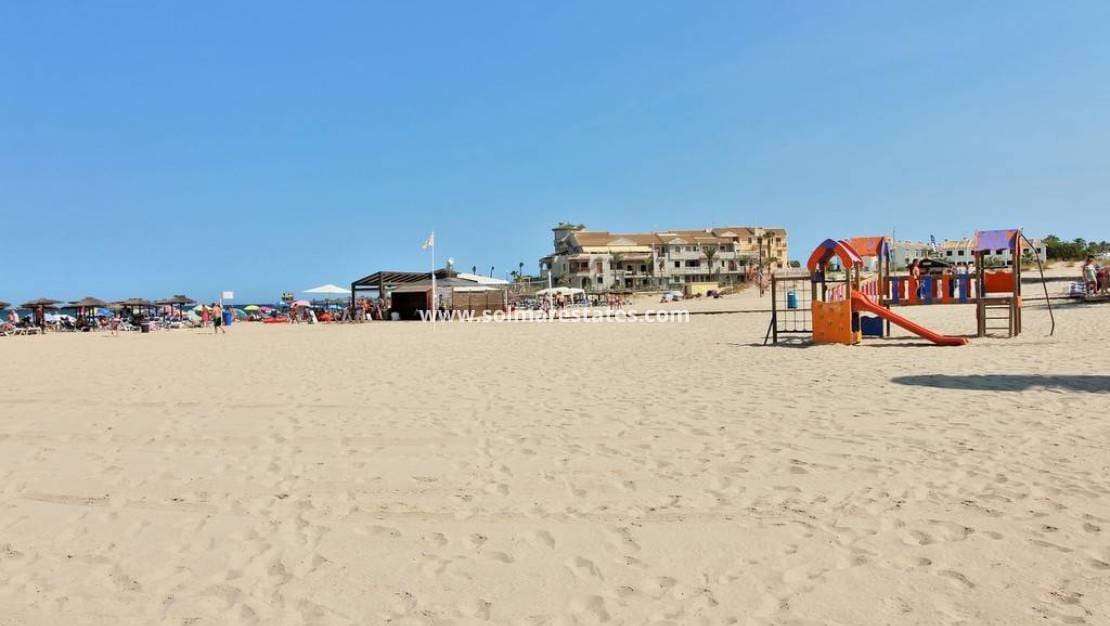 2 slaapkamer Appartement te koop in La Zenia met zwembad - € 215.000 (Ref: 10098800)