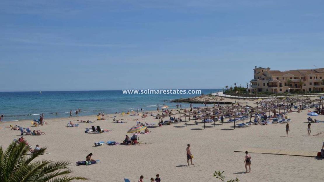 2 slaapkamer Appartement te koop in La Zenia met zwembad - € 215.000 (Ref: 10098800)