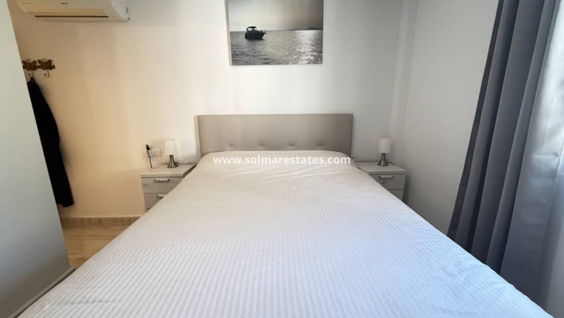 2 soverom Leilighet til salgs i Villamartin med svømmebasseng - € 219 000 (Ref: 10098954)