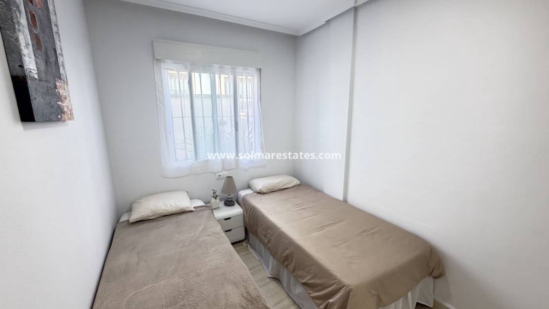 2 soverom Leilighet til salgs i Villamartin med svømmebasseng - € 219 000 (Ref: 10098954)